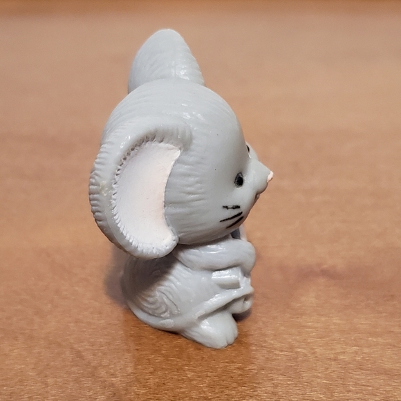 Grey Mouse 'With Love' Figurine Russ Berrie Vintage - Picture 2 of 6